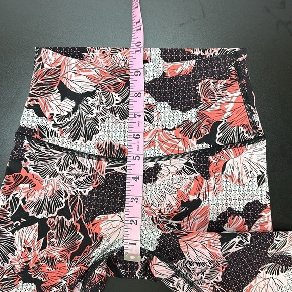 Lululemon Wunder Under Luxtreme High Rise Artisan Spring Lunar New Year Size 2 - Picture 10 of 11